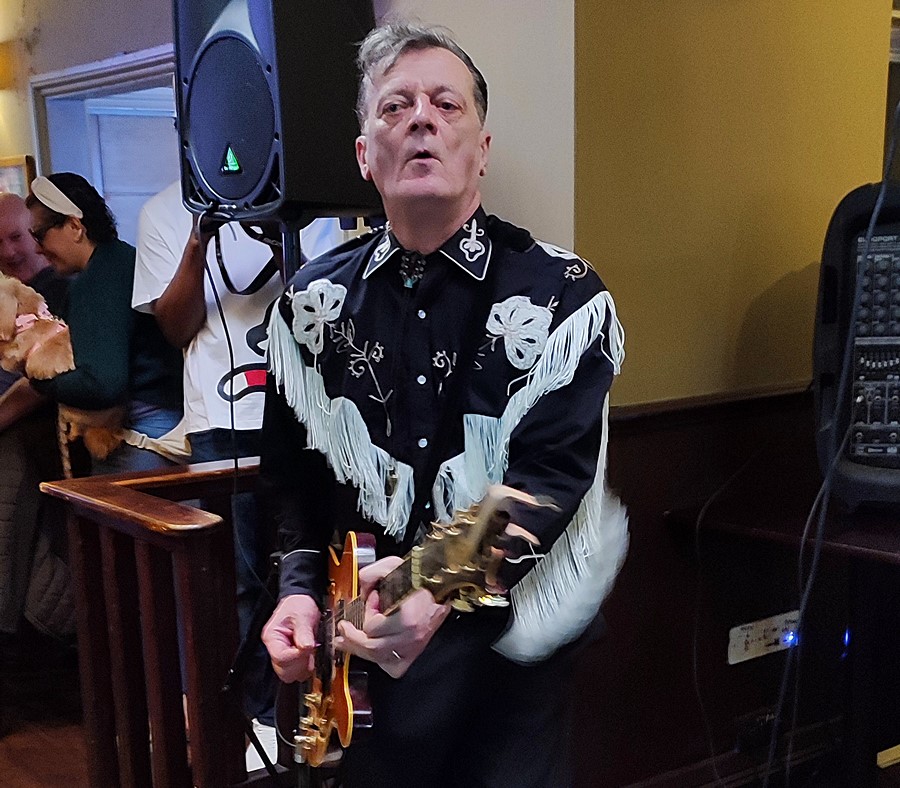 The Campden Cat: photo by Ian Bourn for Scene Sussex