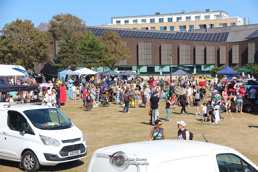 Rotary Parade: photo by Ian Bourn for Scene Sussex