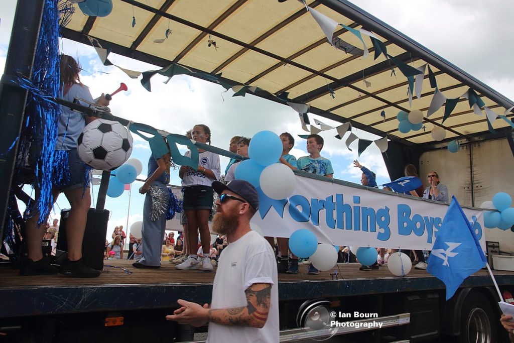 Worthing Parade 2026: photo by Ian Bourn for Scene Sussex.