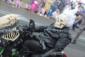 Worthing Parade 2026: photo by Ian Bourn for Scene Sussex.