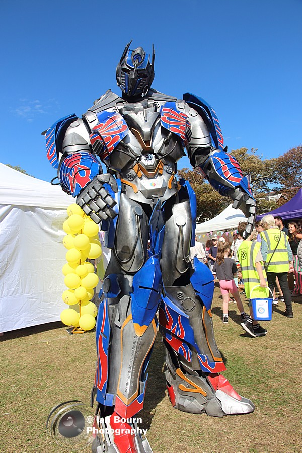 Worthing Parade 2026: photo by Ian Bourn for Scene Sussex.